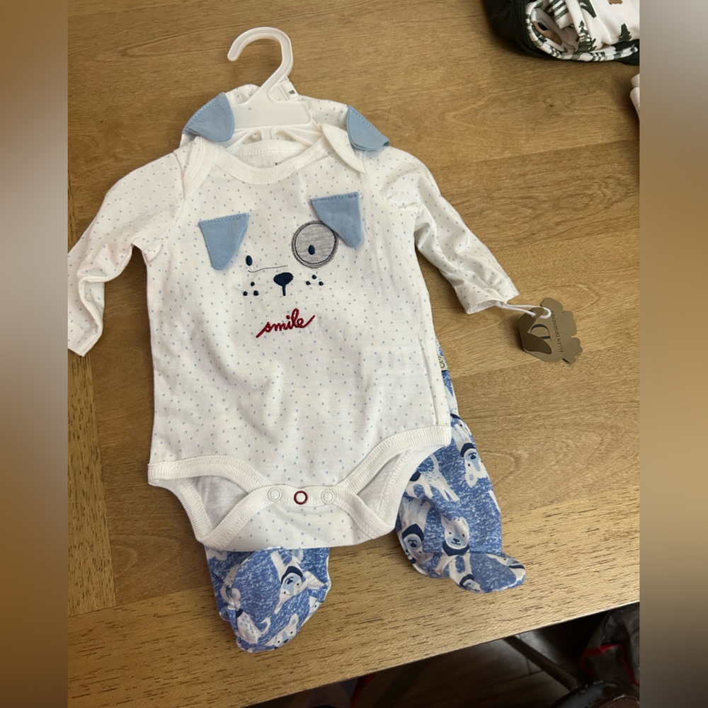 BRAND NEW Ellen degeneris Dog onesie set NEWBORN size
